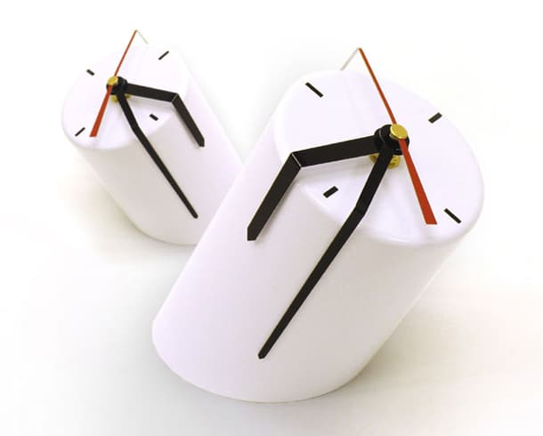 Minimalist Aluminium Table Clock             Tasarımcı : Shahar Peleg ( Peleg Design )