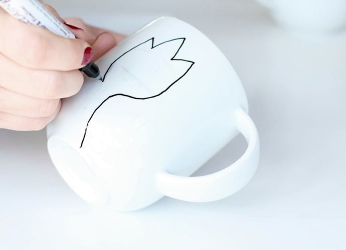 How to Decorate a Coffee Mug Using a Porcelain Marker   DesignRulz.com