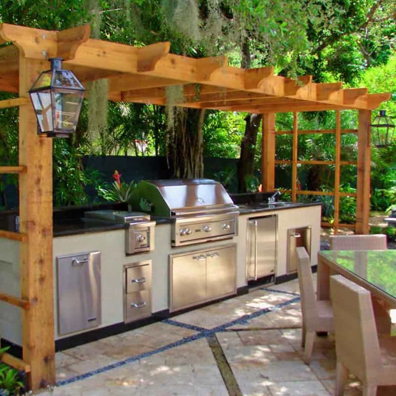 30 Outdoor Kitchens and Grilling Stations