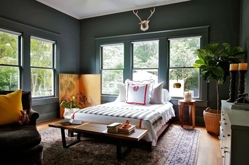 Use A Canopy Bed Bedroom Decorating Ideas Bed In Front Of Window