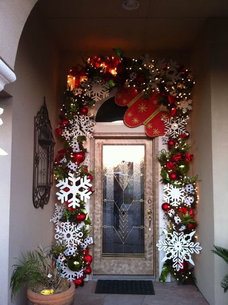 40 Stunning Christmas Porch Ideas