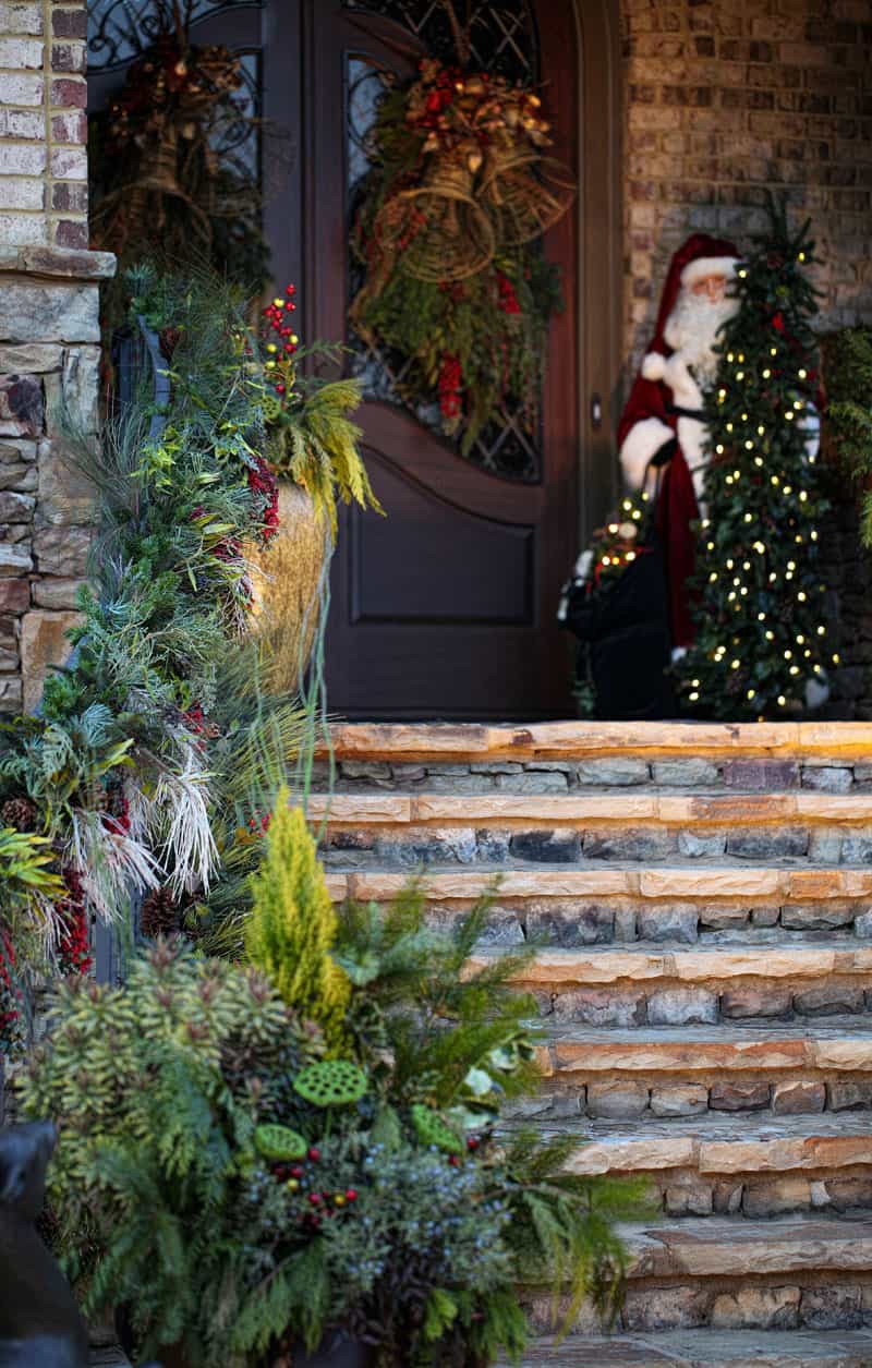 40 Stunning Christmas Porch Ideas