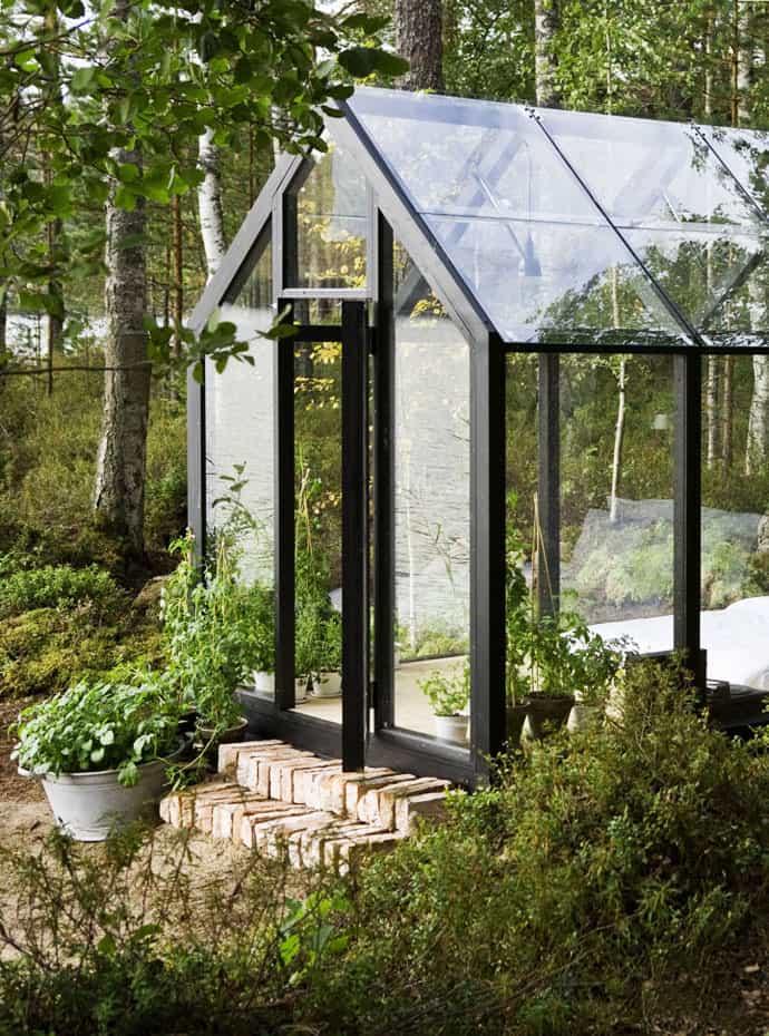 Greenhouse Bedroom: Fantastic Garden Shed by Ville Hara