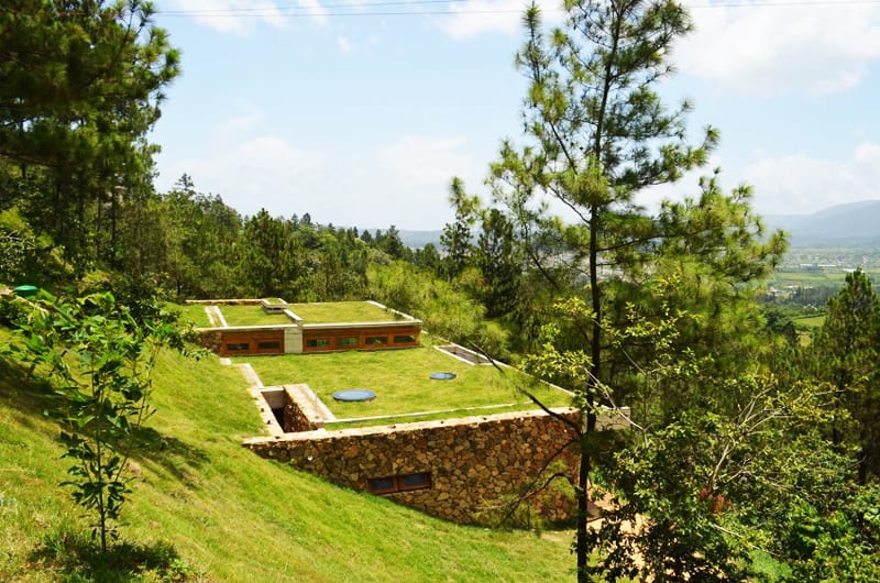 Sustainable Green Roof: RD House, Dominican Republic