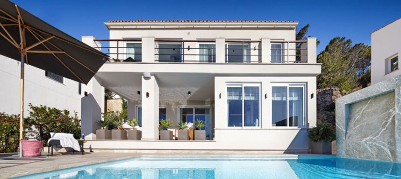 Elegant-Villa-with-Breathtaking-Sea-Views-designrulz (15)