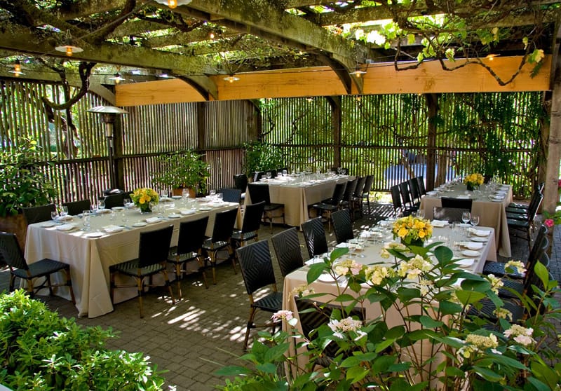 45 Delightful Outdoor Dining Area Design Ideas