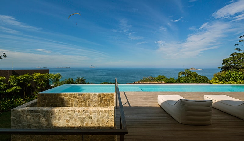 Luxury-Villa-in-Brazil-by-Studio-Arthur-Casas-designrulz (2)