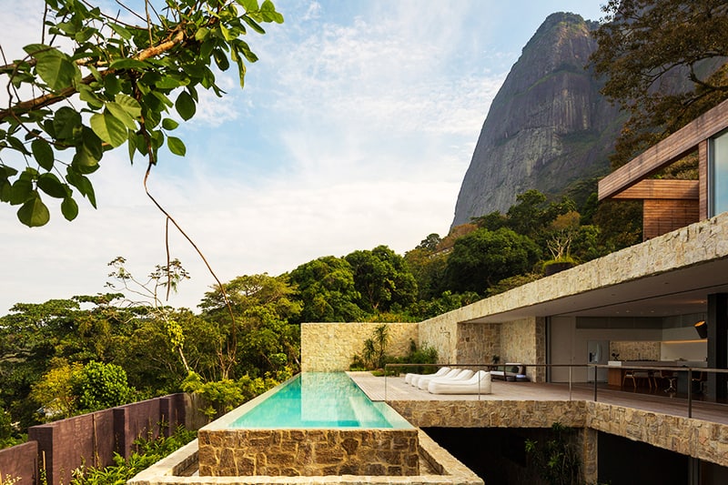 Luxury-Villa-in-Brazil-by-Studio-Arthur-Casas-designrulz (7)