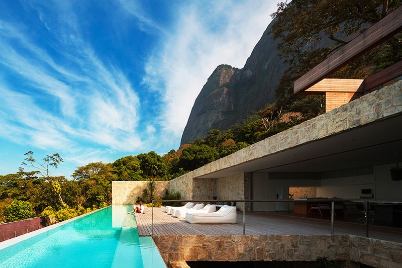 Luxury-Villa-in-Brazil-by-Studio-Arthur-Casas-designrulz (8)