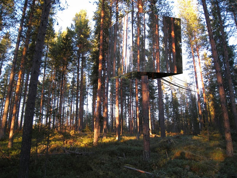 1 Mirror-Treehouse-In-Sweden-1 (5)