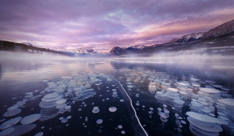 Stunning-Frozen-Air-Bubbles-at-Abraham-Lake-Canada_designrulz (3)