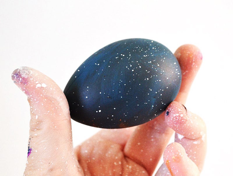 how-to-make-galaxy-easter-eggs (4)