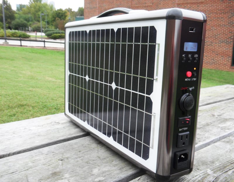 Solar-Briefcase-Portable-Generator-designrulz