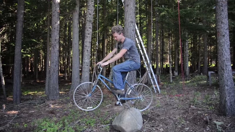 ethan-schlussler-s-amazing-bicycle-powered-tree-house-lift-designrulz (5)