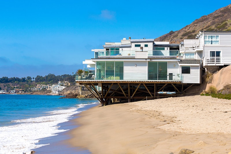 5 Beautiful Beach or Seaside Houses in California