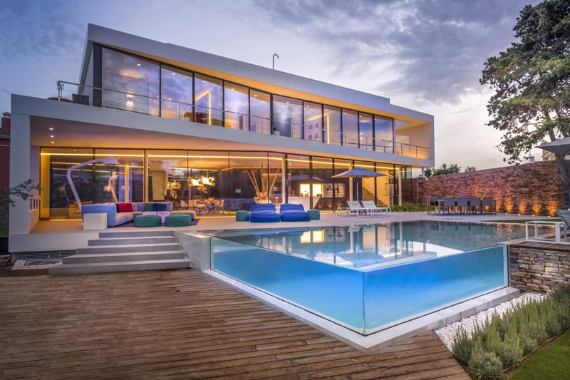 Cool Beachfront Villa With Geometric Architecture (15)