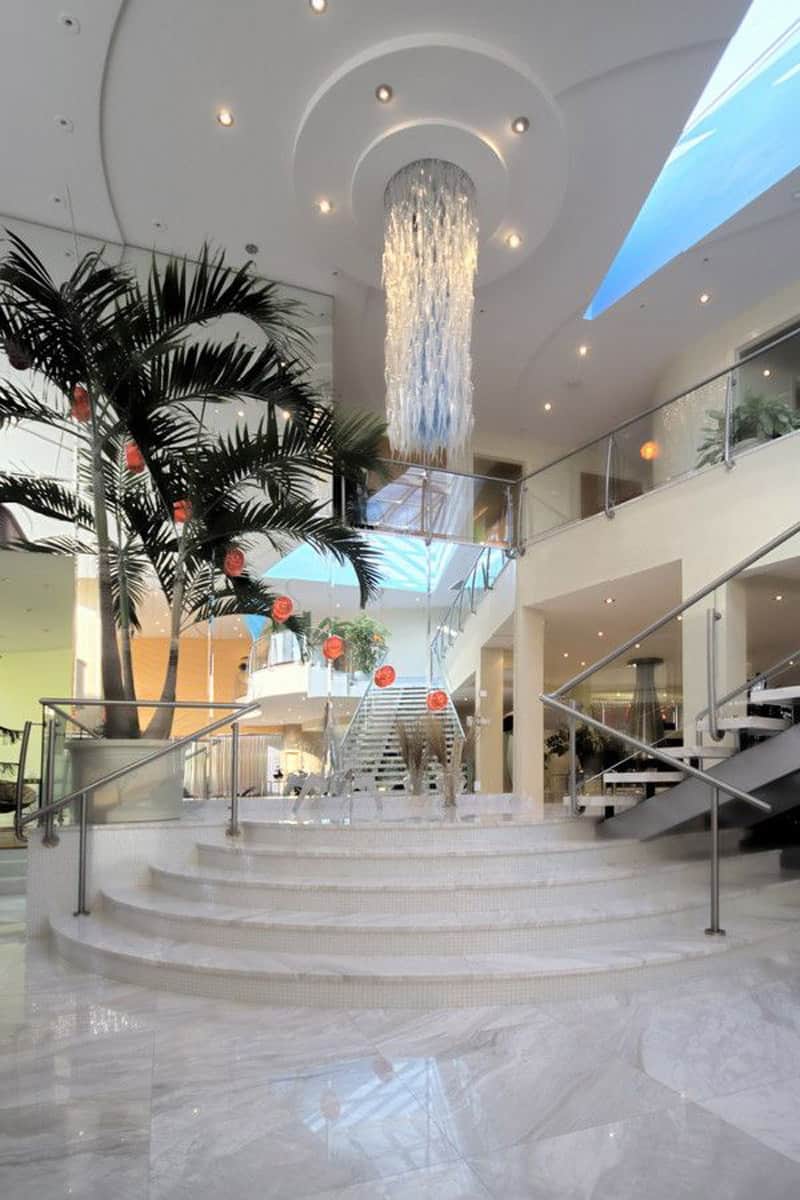 40 Luxurious Grand Foyers For Your Elegant Home
