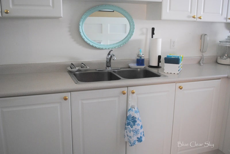 17 Examples Of Towel Holder Make the Most of Your Kitchen