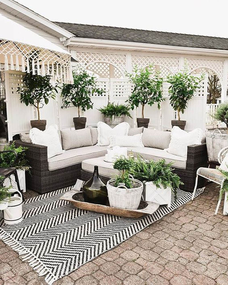 Creating Your Own Oasis: Tips and Tricks for Designing the Perfect Outdoor Sitting Area